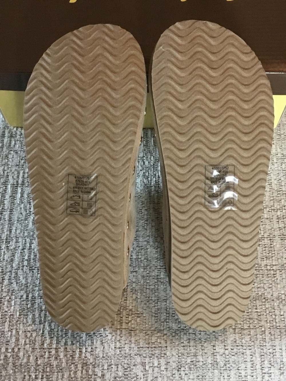 Outwoods Sand Suede Clogs with Grommets - Picture 5 of 7